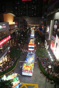 Events like this Tourism Festival parade enliven the atmosphere and make Daning an integral part of community life. (Chongbang)